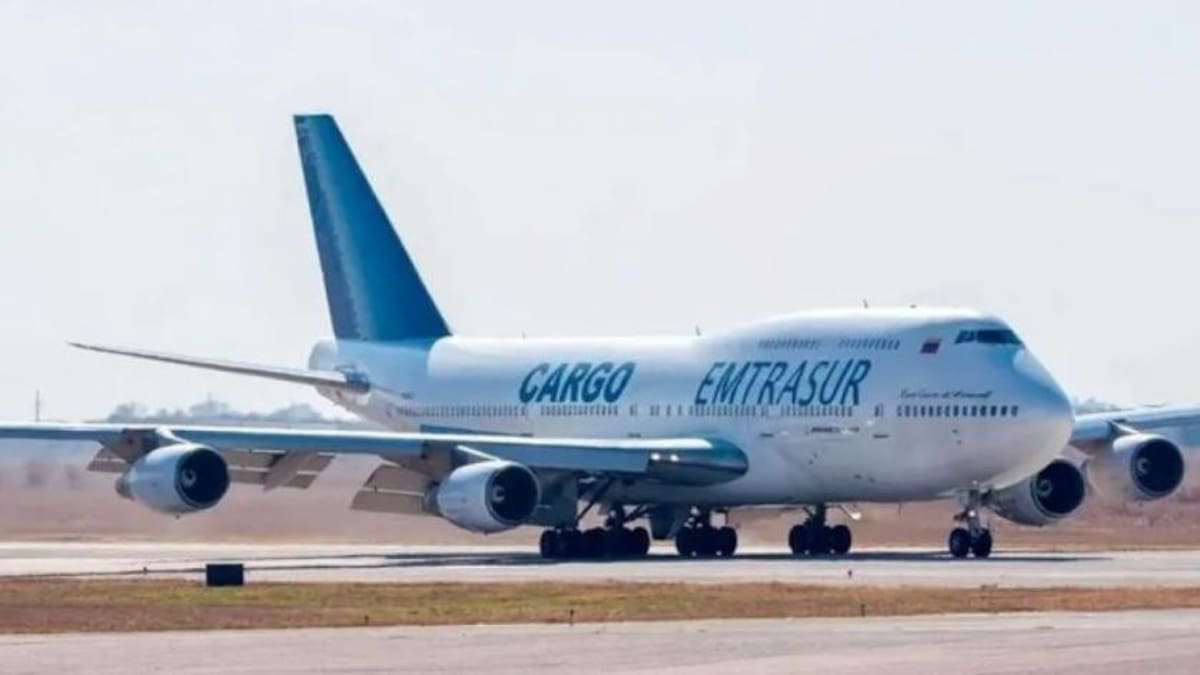 Avión venezolano retenido en Ezeiza. Foto: NA.