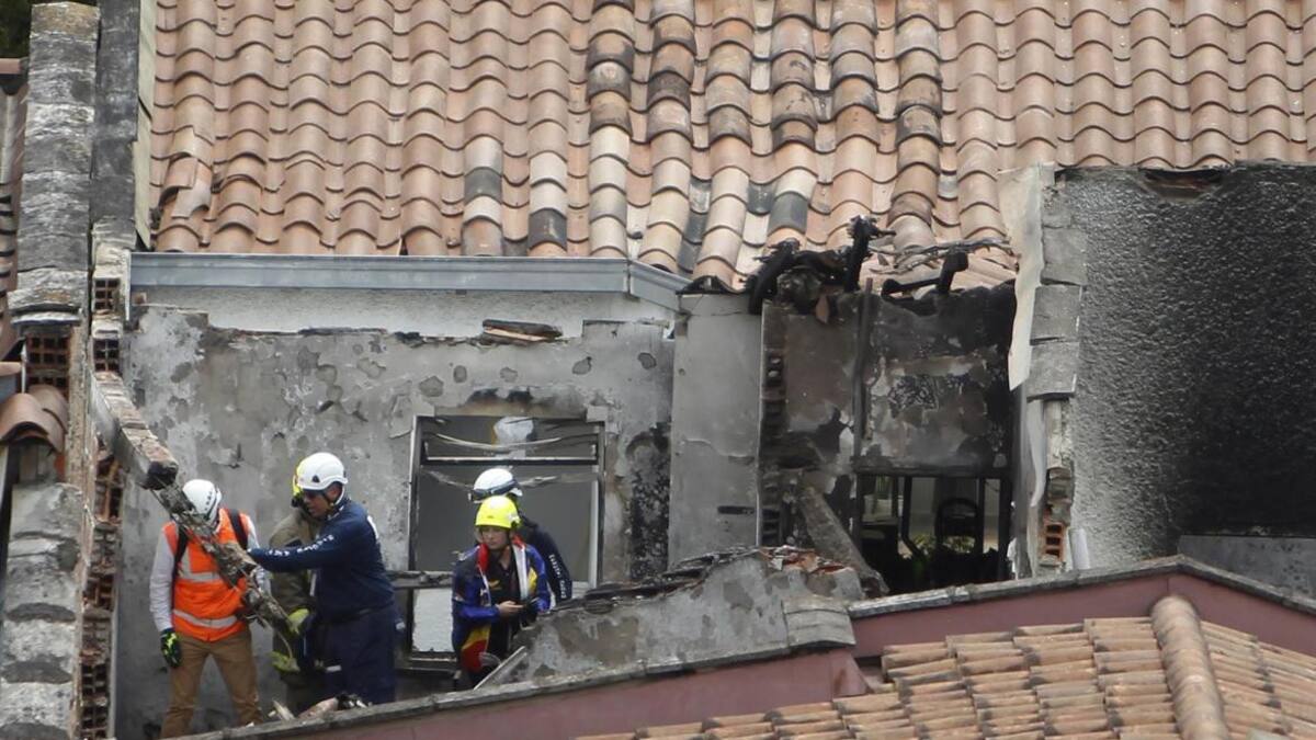 Avioneta cae en barrio residencial de Medellín y deja al menos ocho muertos. Foto: EFE.