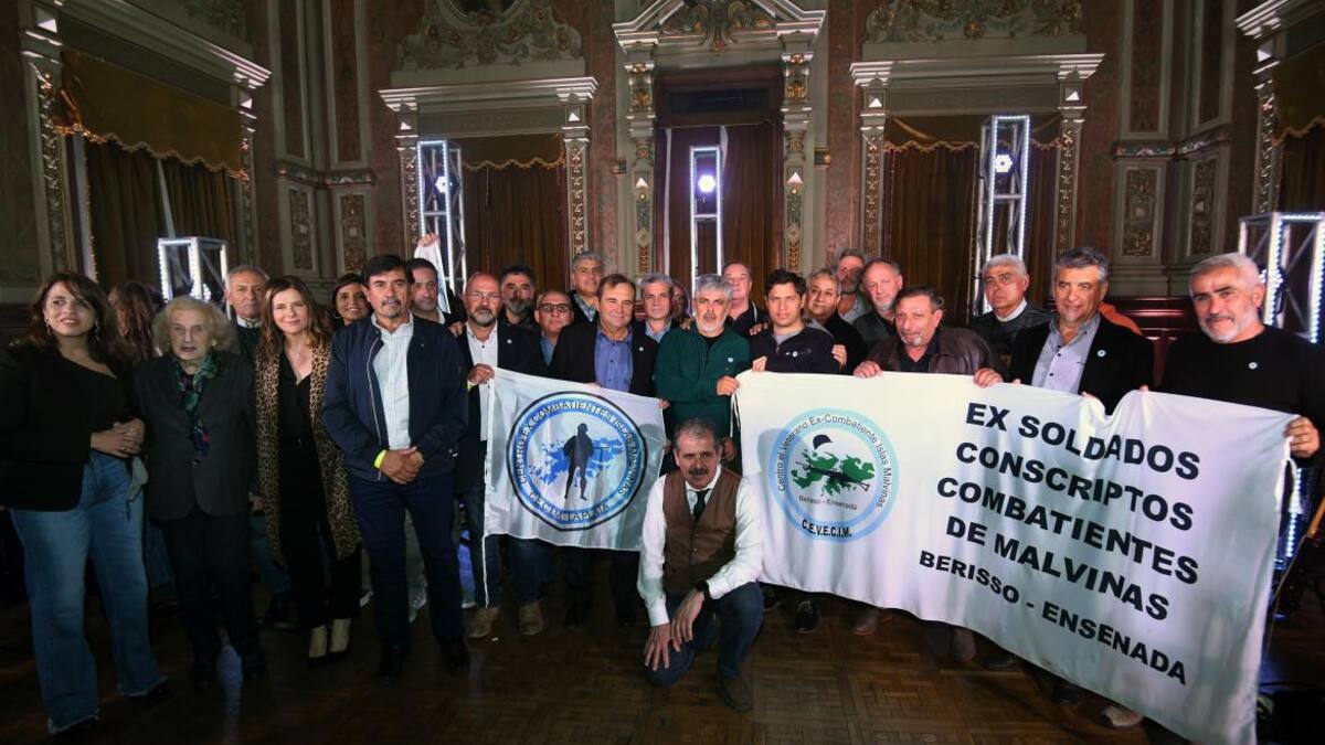 Axel Kicillof en acto homenaje a los ex combatientes de Malvinas