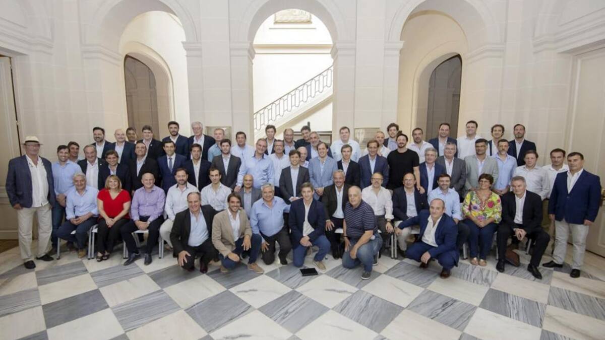 Axel Kicillof, recibió este mediodía a los intendentes de Juntos por el Cambio para destrabar el tratamiento de la ley impositiva, NA