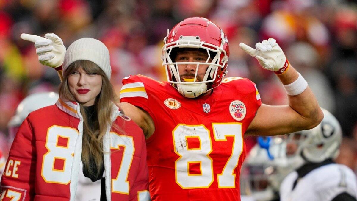 aylor Swift y Travis Kelce. Foto: X