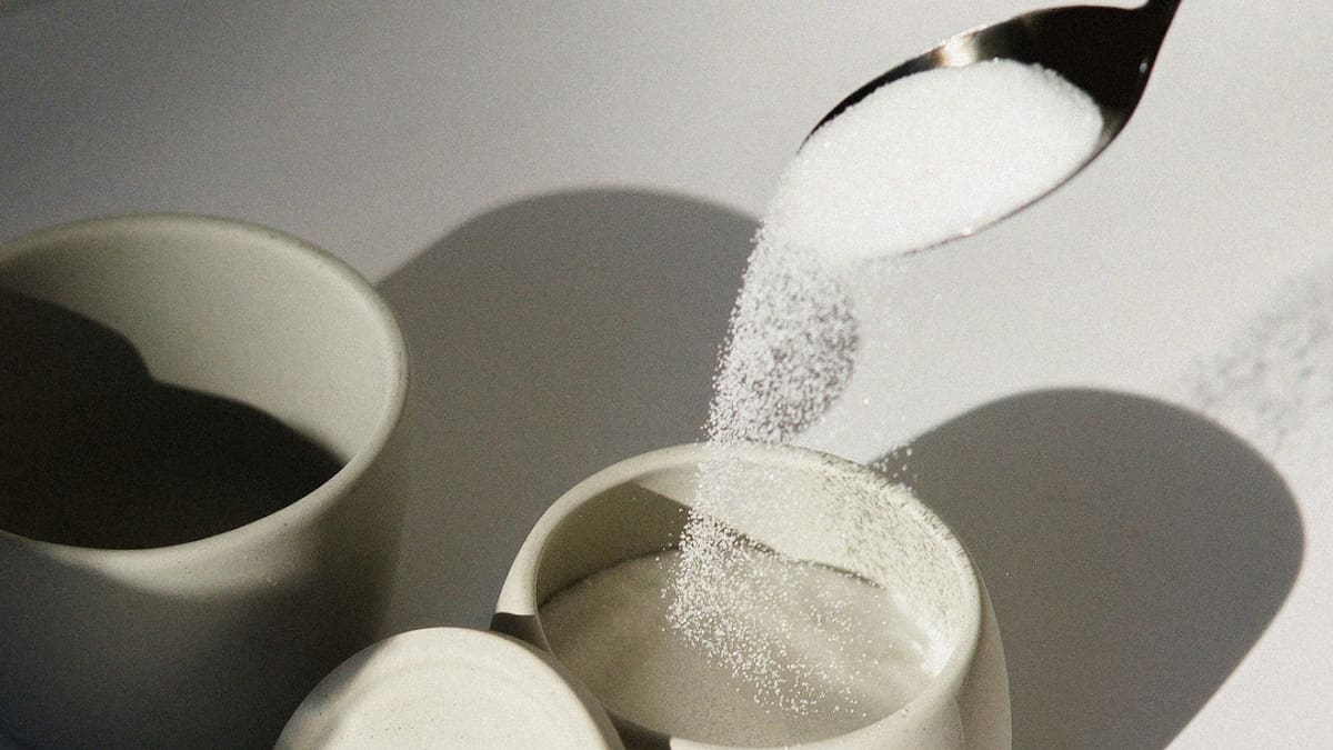 ANMAT prohibió una marca de azúcar y tres de aceite de oliva. Foto: Unsplash.