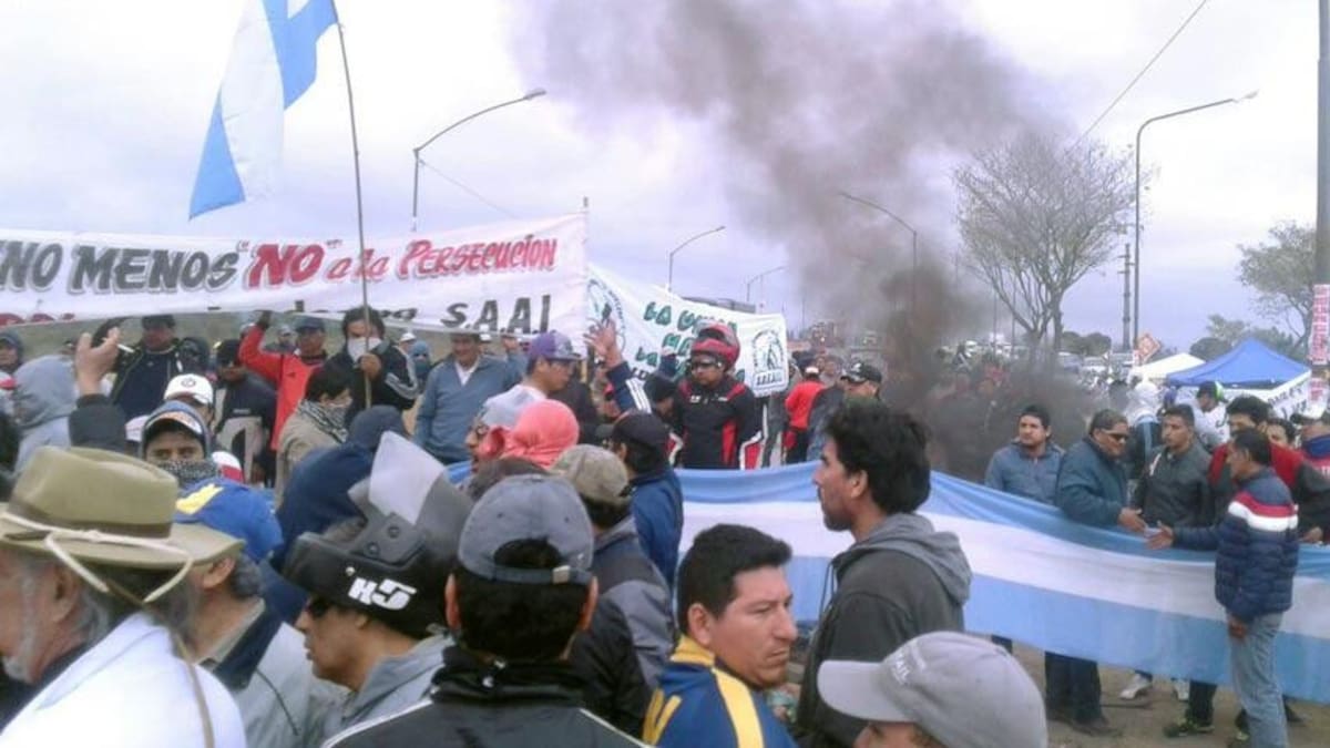 Disturbios entre la policía y trabajadores azucareros sobre Ruta Nacional 34