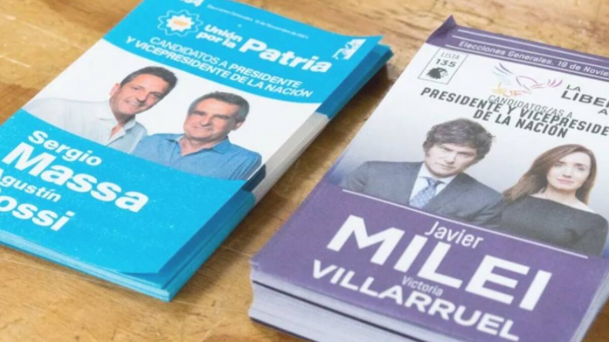 Elecciones 2023: sorprenden a un adolescente de 16 años cuando salía del cuarto oscuro llevándose boletas