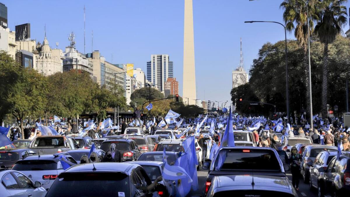 "Banderazo del 17A" contra el Gobierno en el Obelisco y distintos puntos del país, NA
