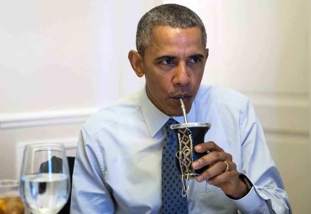 Barack Obama tomando mate. Foto: redes sociales.
