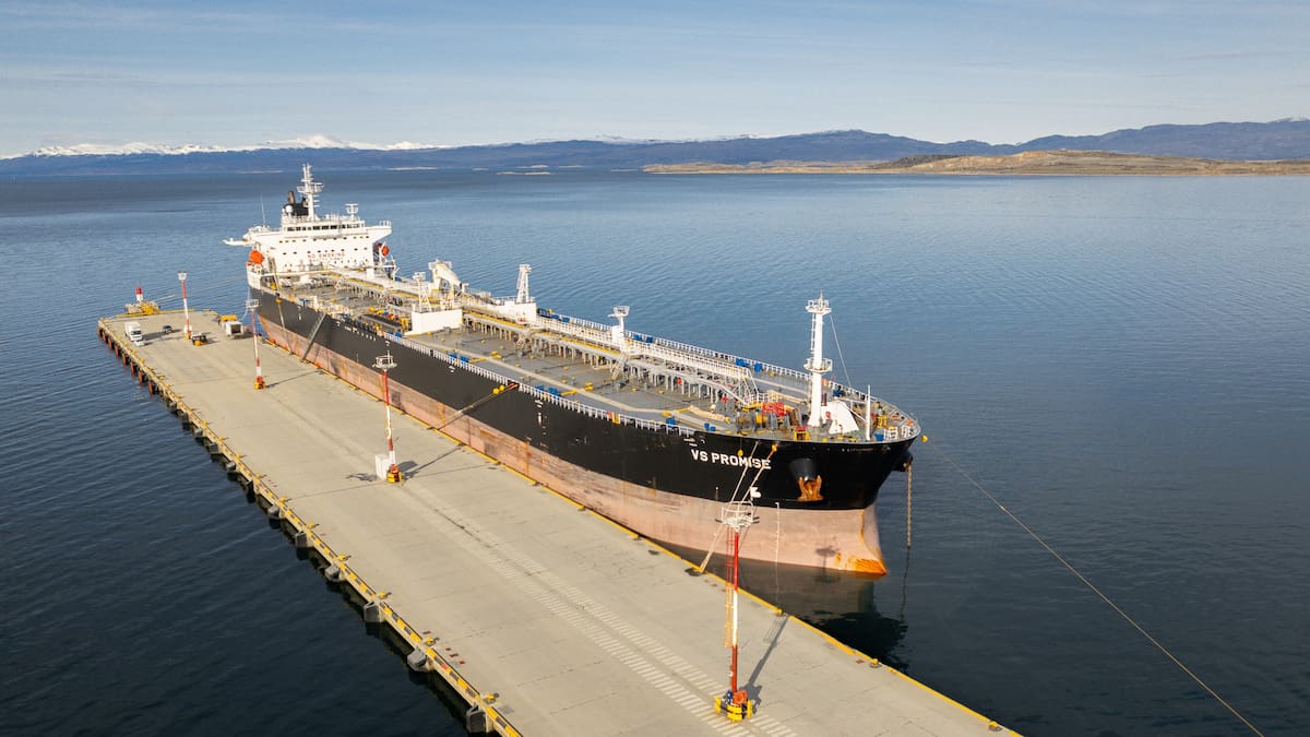 Tierra del Fuego advirtió por la presencia de un buque británico en el Puerto de Ushuaia