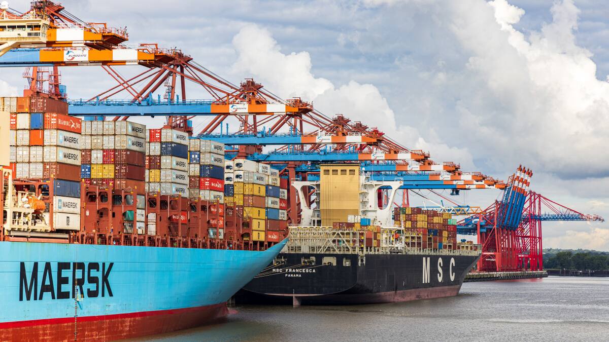 Barcos, contenedores, océano, contaminación. Foto Unsplash.