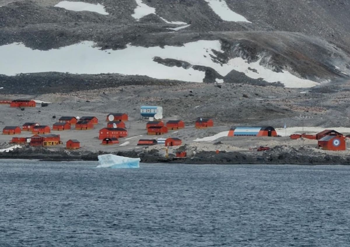Base Esperanza, La Antártida. Foto Twitter @MalvinasData.
