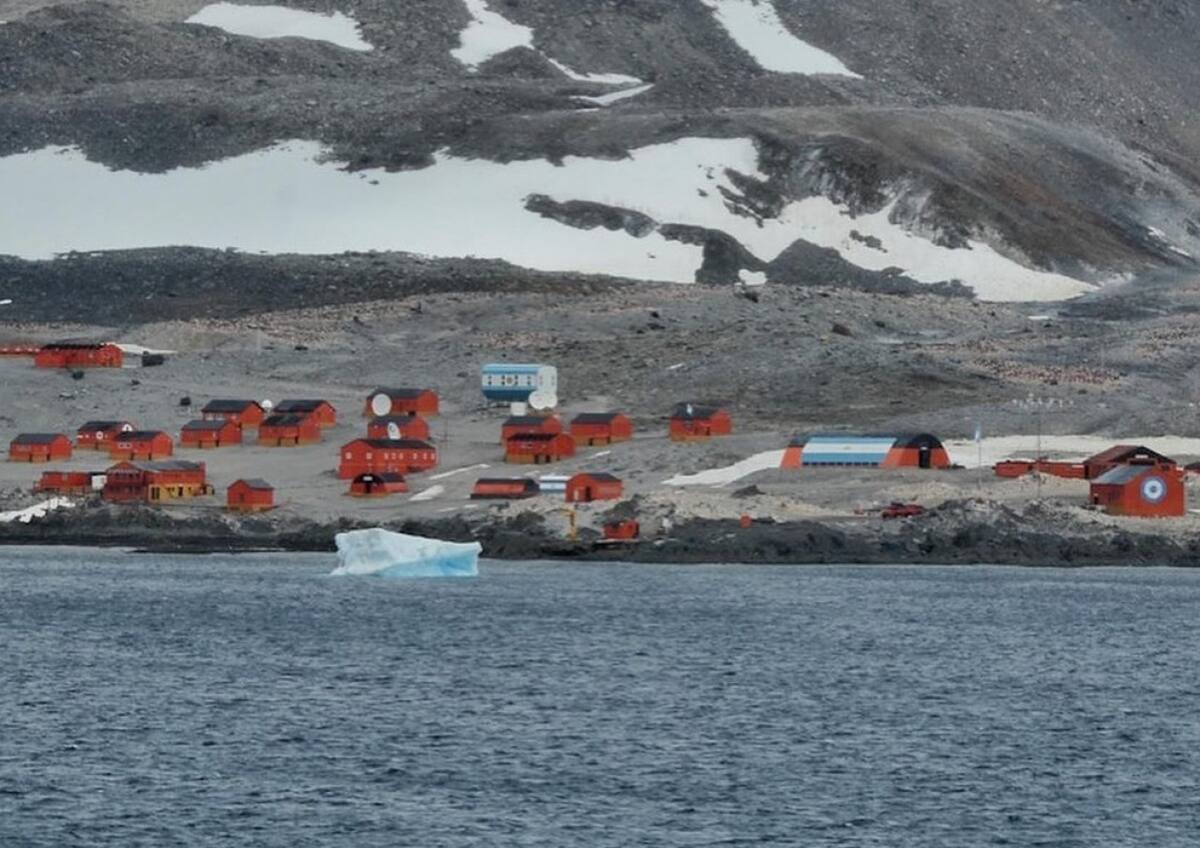 Base Esperanza, La Antártida. Foto Twitter @MalvinasData.