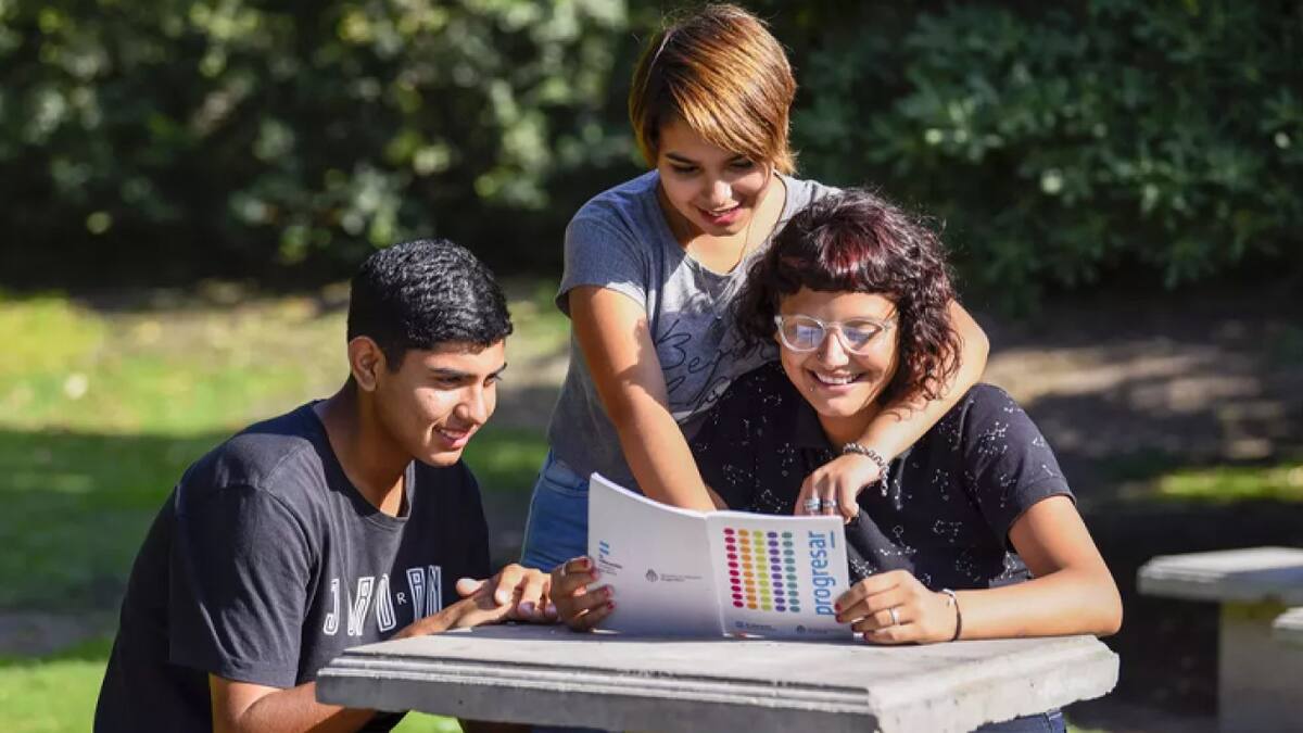 Becas progresar. Foto: X/@laurbedigital