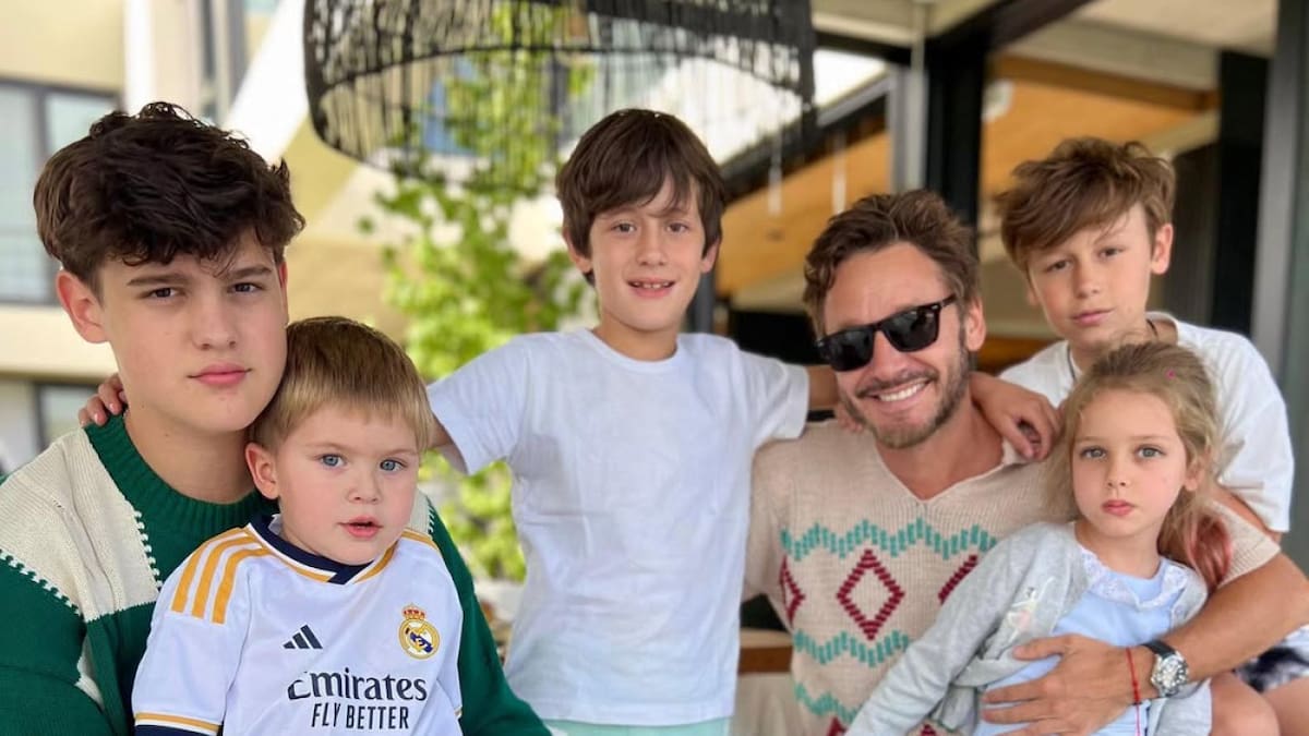 Benjamín Vicuña junto a sus hijos. Foto Instagram @benjaminvicuna.ok