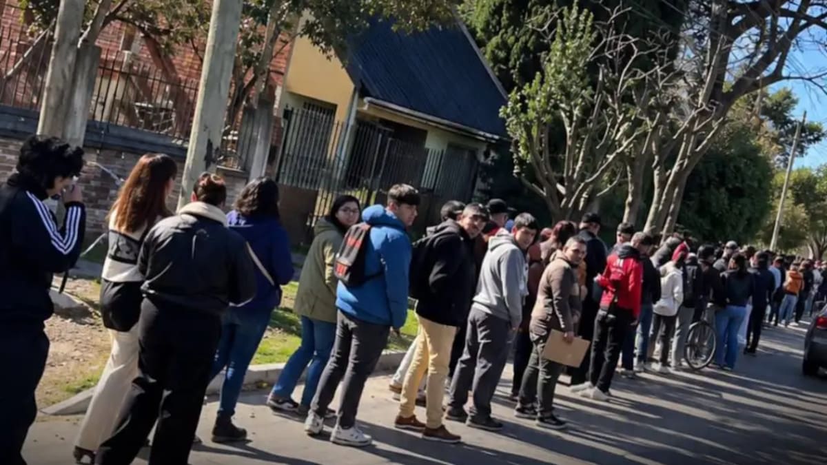 Más de 1.500 personas hicieron fila durante horas para competir por 14 empleos en Berazategui