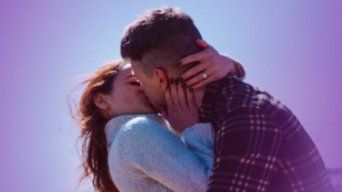 Los gestos simples y cotidianos como un beso pueden convertirse en aliados fundamentales para la salud emocional y física. Foto: Reuters.