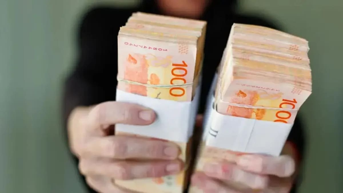El aguinaldo se calcula en base al mejor salario bruto que el trabajador recibió en los últimos seis meses. Foto: NA.