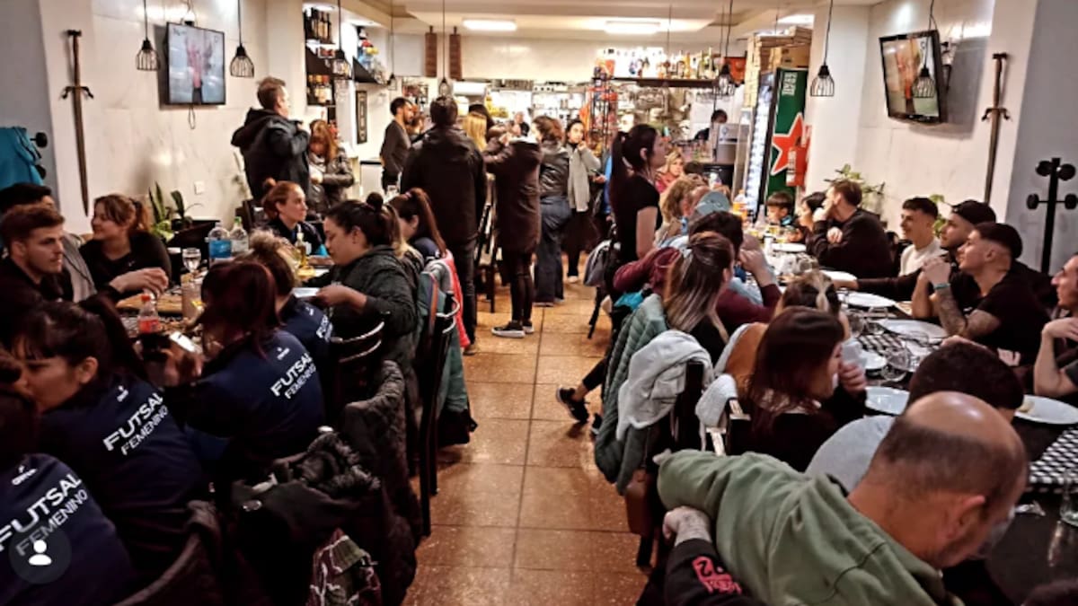Bondiola rellena, provoleta y flan con dulce de leche: el bodegón de Liniers que ofrece platos con recetas bien caseras