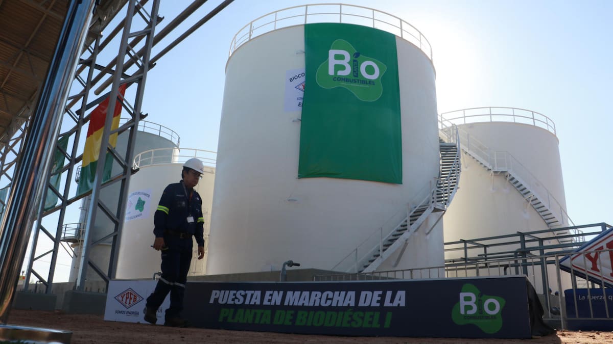 Bolivia inaugura una planta de producción de biodiésel. Foto: EFE.