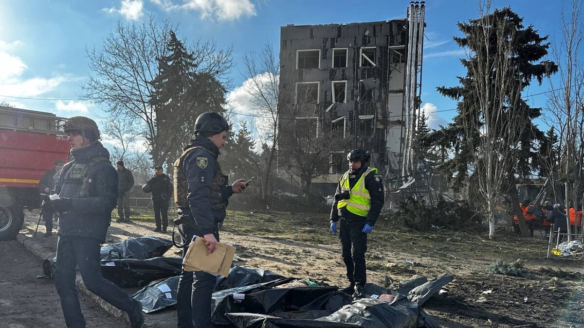 Bombardeo mortal en Izium, Járkov, Ucrania. Foto: Reuters (Sofiia Gatilova)
