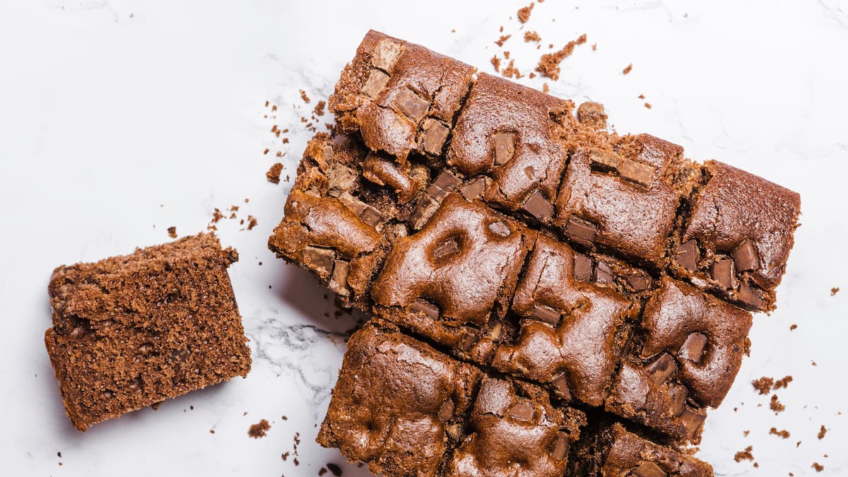 Receta rica y saludable: el brownie sin azúcar ni harina que queda húmedo y esponjoso