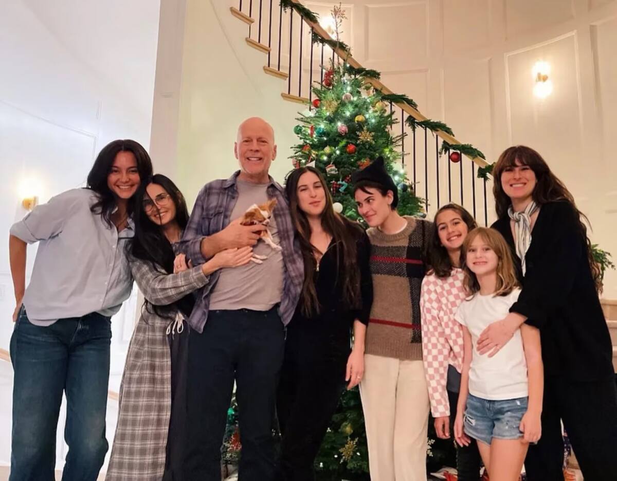 Bruce Willis con hijas, su ex Demi Moore y su actual novia Emma Heming. Foto: Instagram/demimoore.