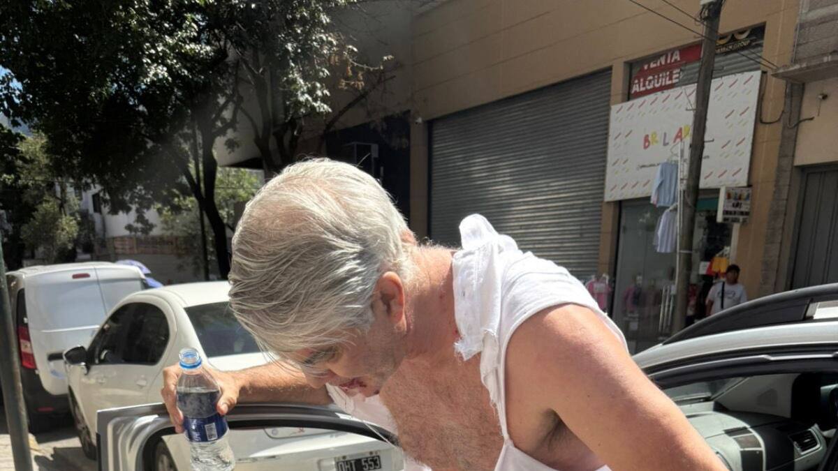 Brutal golpiza en Flores. Foto: X @SebasTempone