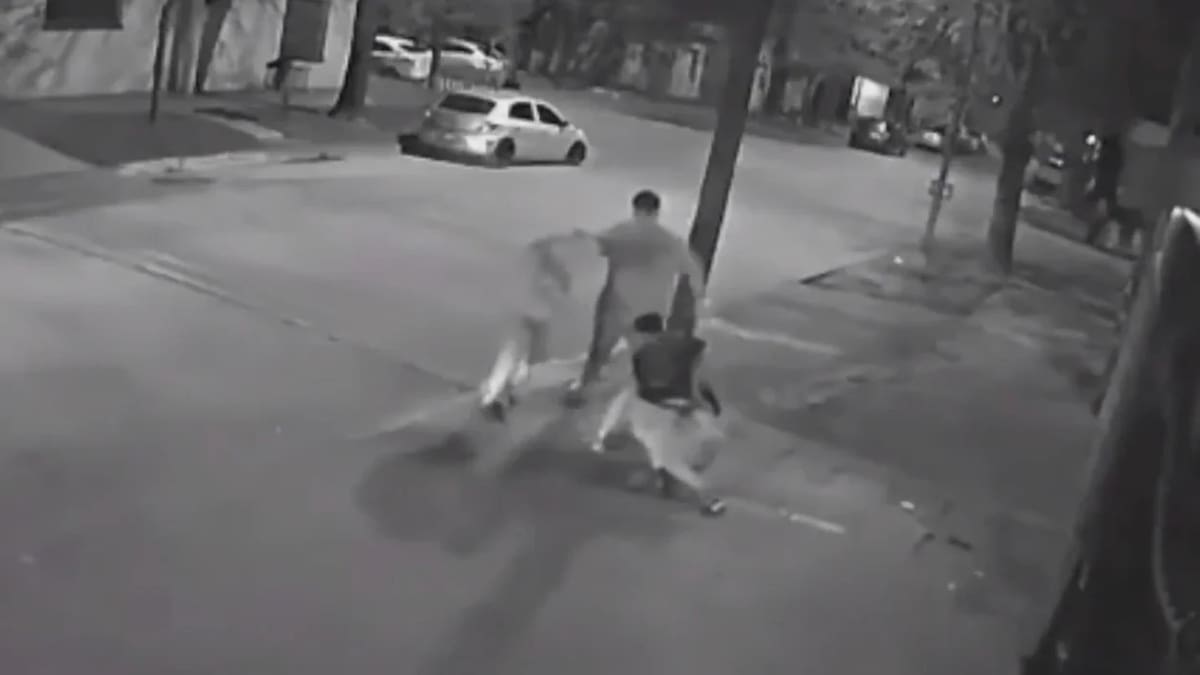 Fracturas y daño ocular: las tremendas imágenes de la brutal golpiza en patota a un adolescente a la salida de un boliche en Colón