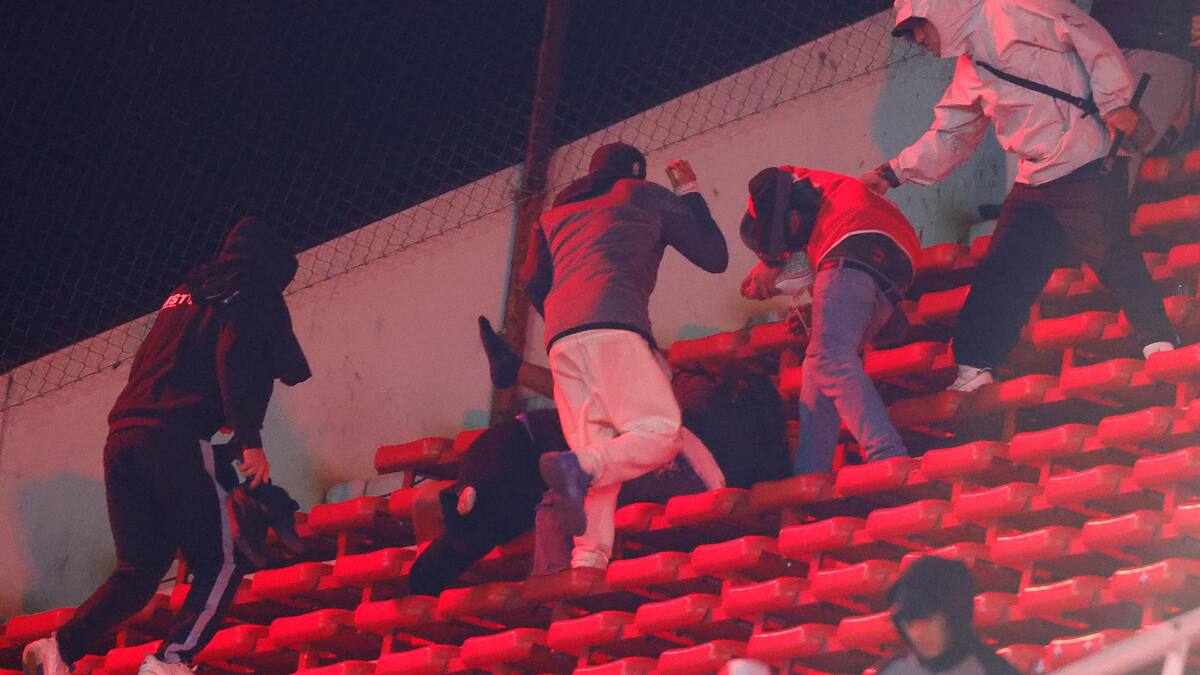 Videos impactantes: duro enfrentamiento entre barras de Independiente y U de Chile dejó 18 heridos y más de 100 detenidos