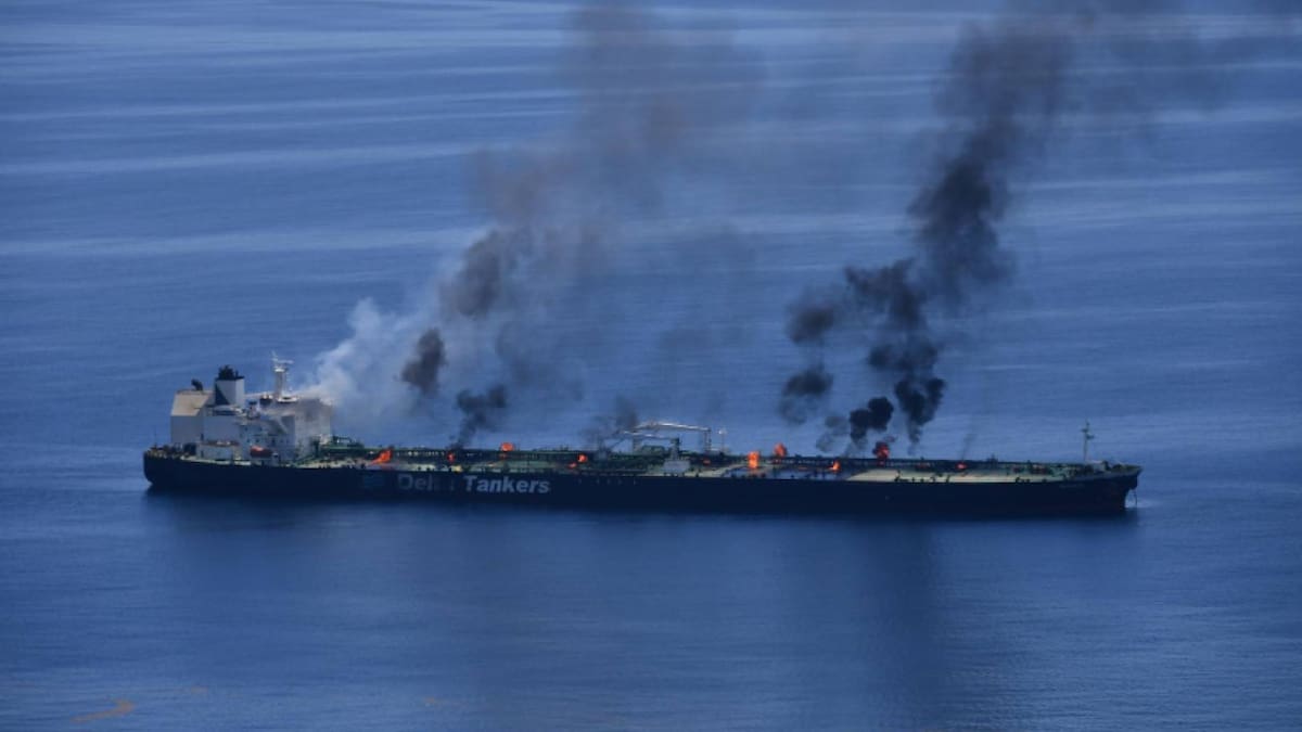 El buque griego cargado de petróleo atacado por hutíes en el Mar Rojo. Foto: X/@EUNAVFORASPIDES.