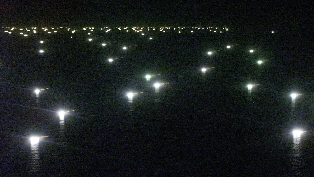 Buques pesqueros en las inmediaciones de la Milla 200. Foto: Reuters.