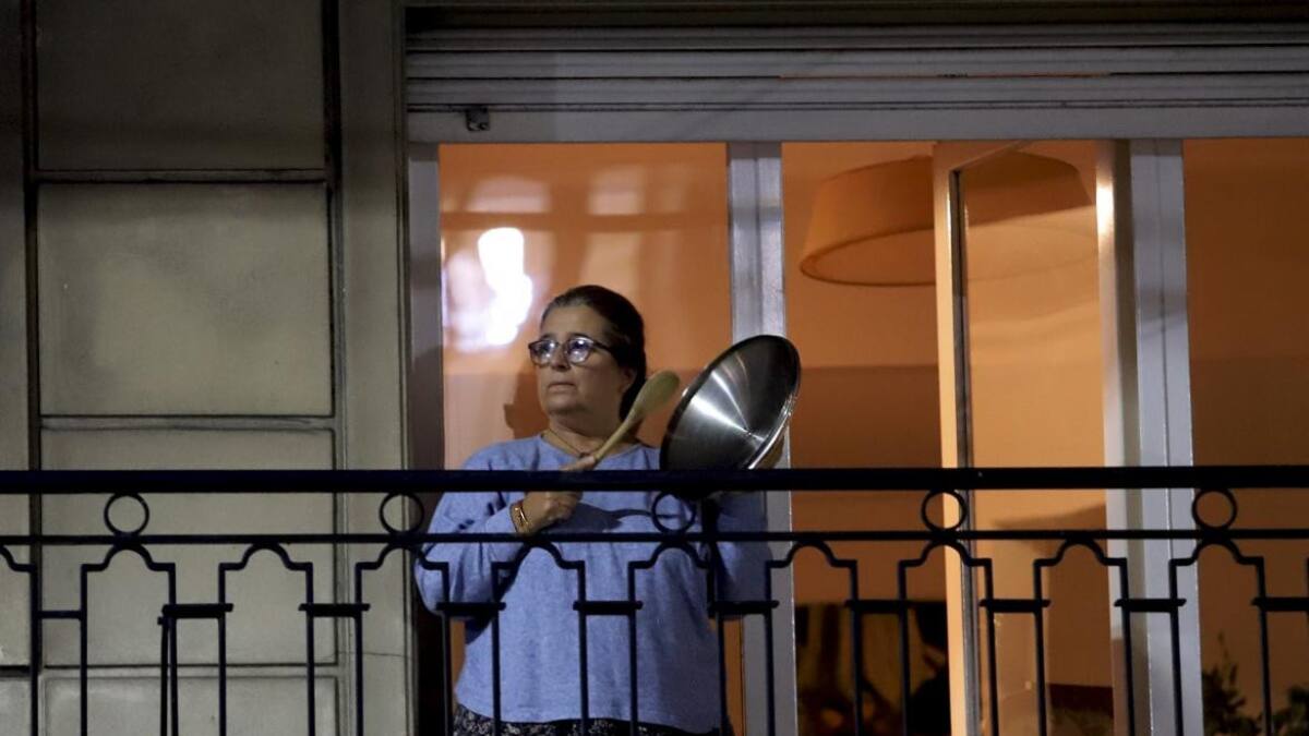 Cacerolazo ante las nuevas medidas del gobierno, NA.