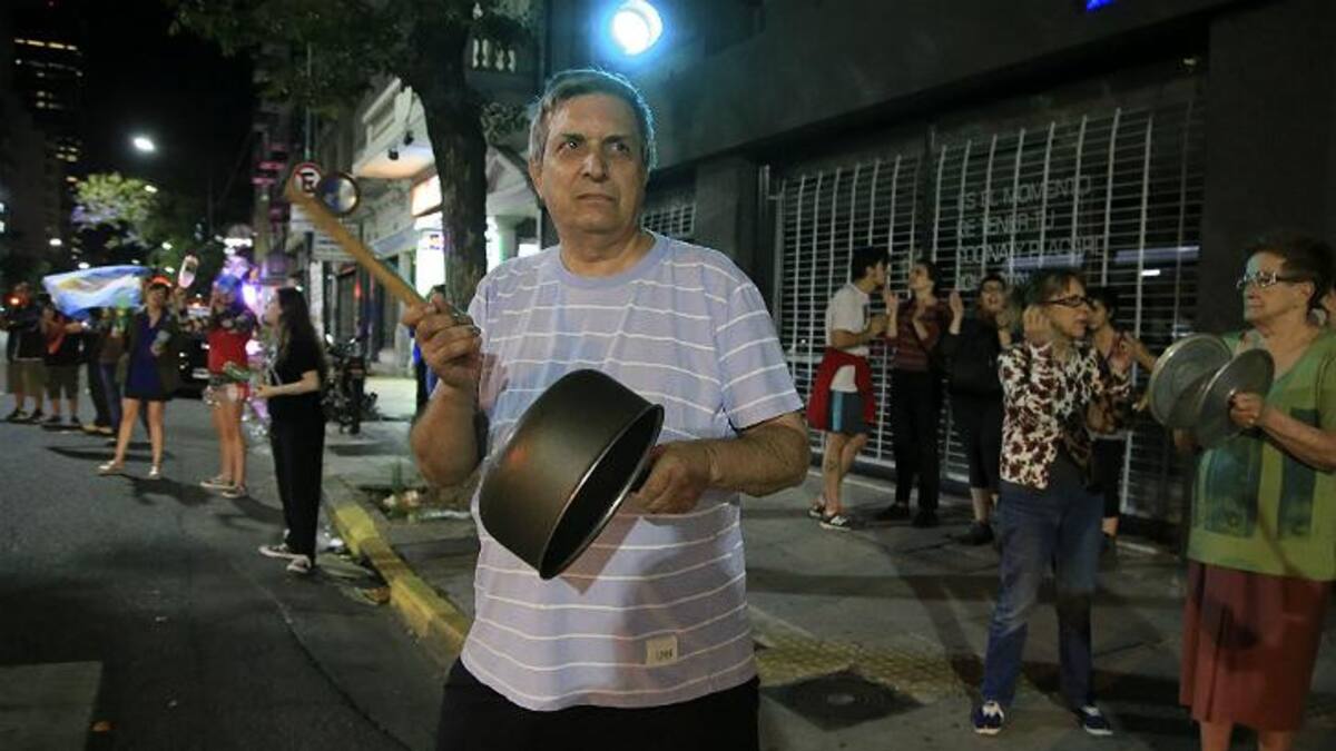 Cacerolazos en Capital Federal contra la reforma previsional - NA