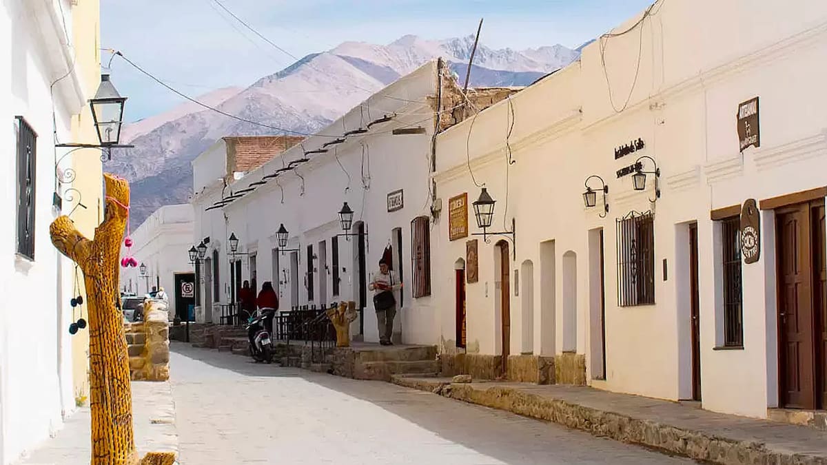 Uno es andino y el otro es masón: los dos curiosos pueblos argentinos que compiten por ser los mejores del mundo