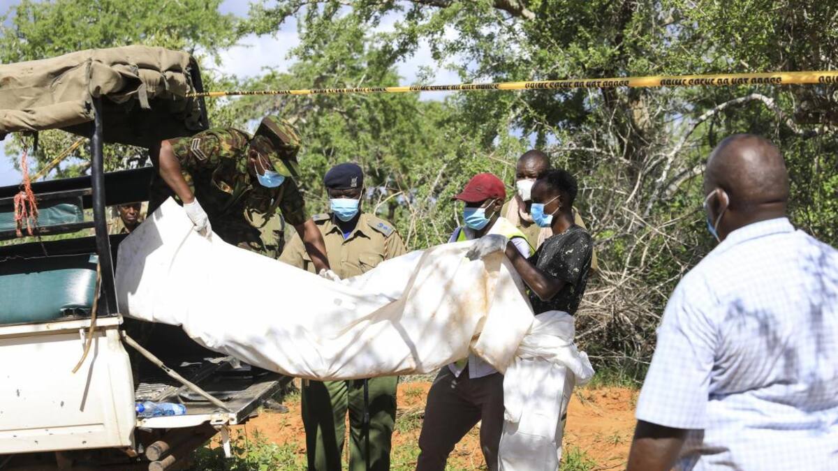 Cadáveres de miembros de secta religiosa en Kenia. Foto: EFE.
