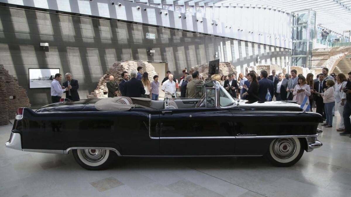 Cadillac descapotable que compró Perón restaurado - NA -