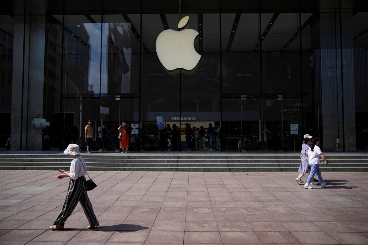 Caen las acciones de Apple por la prohibición de iPhones en China. Foto: Reuters.