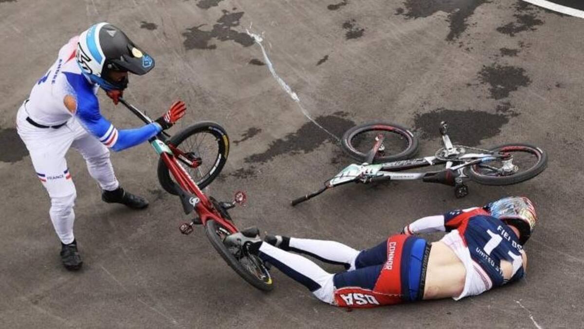 VIDEO: terrible accidente en BMX con un saldo de tres ciclistas fuera de competencia y uno hospitalizado