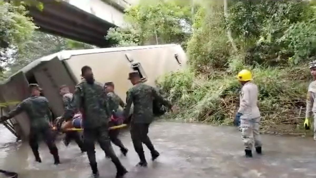 Caída fatal de un micro en Honduras. Video: REUTERS.