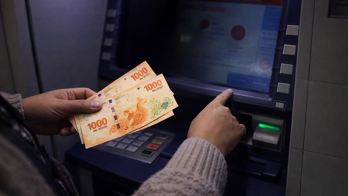 Retirar dinero sin tarjeta de débito es más fácil: cómo hacerlo en cajeros automáticos y límites máximos actualizados