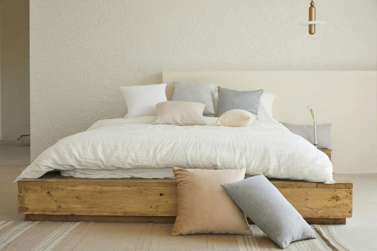 Cama; colchón; almohada. Foto: Unsplash.