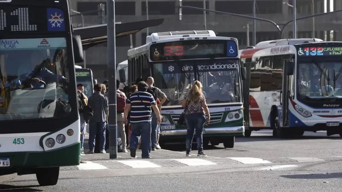 Dos colectivos de Buenos Aires claves en zona sur cambiaron su recorrido: los detalles sobre la modificación del circuito