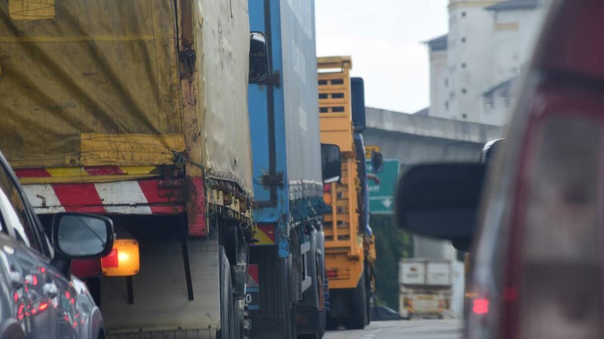 Camión, ruta, tránsito. Foto: Unsplash