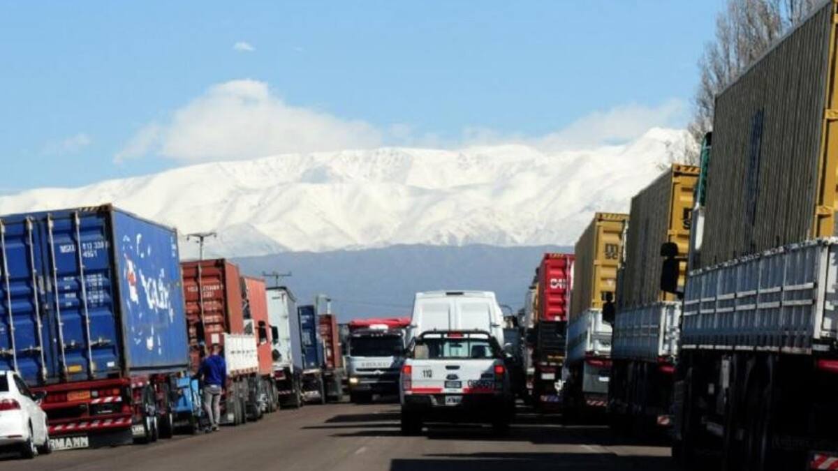 Camioneros varados, Foto: gentileza MDZ