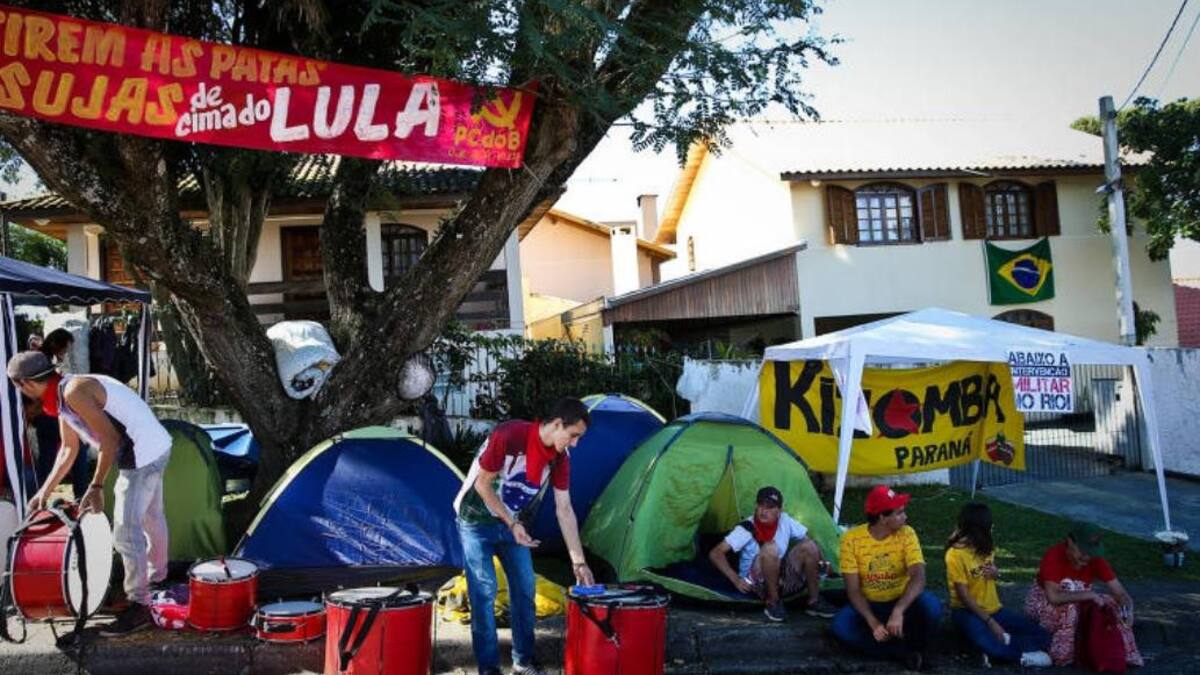 Campamento pro Lula baleado en Brasil