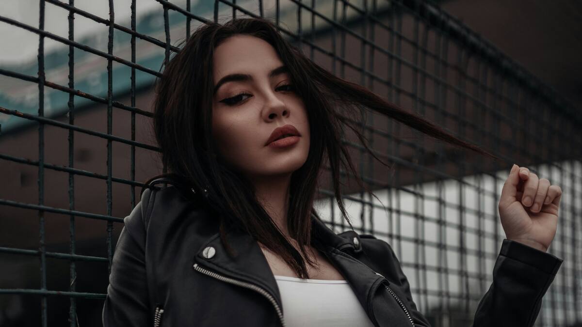 La campera de cuero no va más. Foto Unsplash