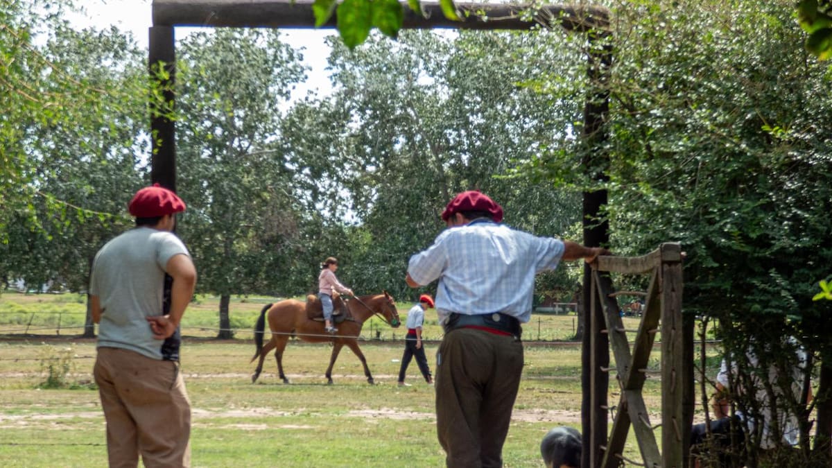 A solo 60 km de CABA: el campo bonaerense ideal para familias y jubilados que disfrutan del buen asado y los paseos a caballo