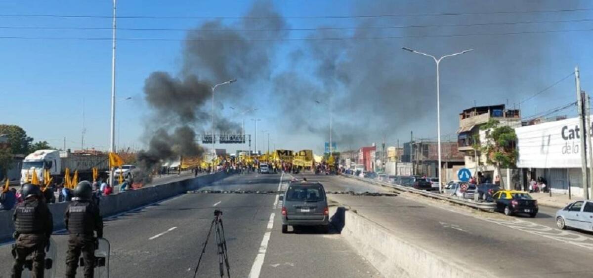 Caos de tránsito en Puente La Noria, corte, manifestantes, piquete, NA