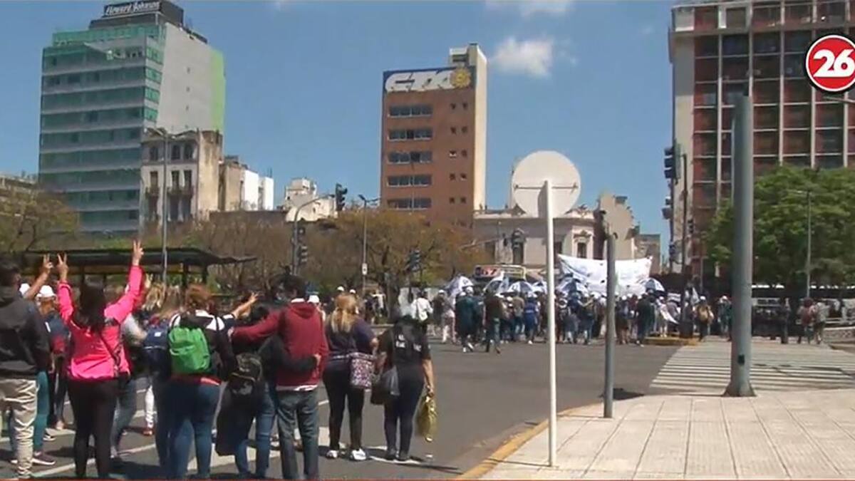 Caos en Centro porteño por manifestaciones, CANAL 26