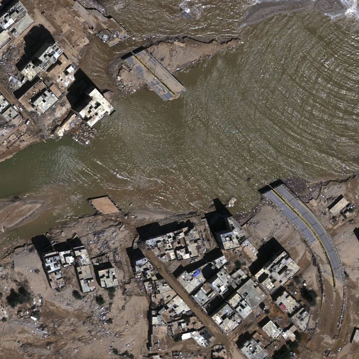 Caos en Libia producto de las inundaciones. Foto: EFE