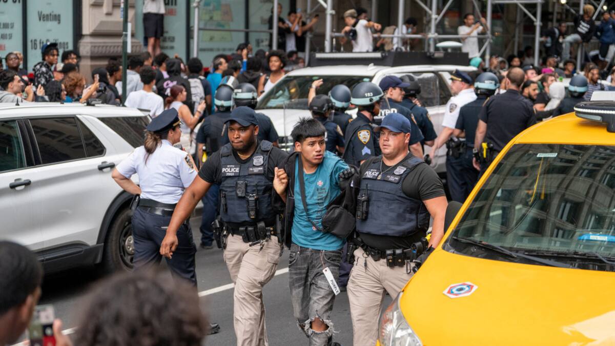 Caos en Nueva York en convocatoria de influencer. Foto: Reuters.