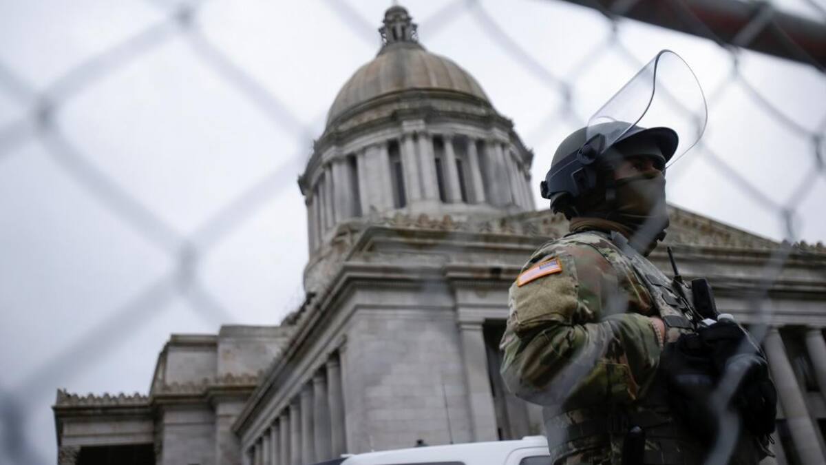 Tensión en Estados Unidos: detuvieron a un hombre con pistola cargada y 500 cartuchos cerca del Capitolio